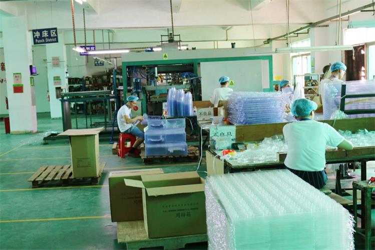 日用對折吸塑盒車間